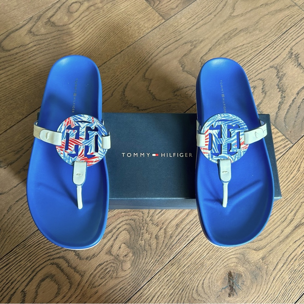 New in Box. Tommy Hilfiger Red, White & Blue Relina Sandals Size 8.5M - Picture 8 of 11